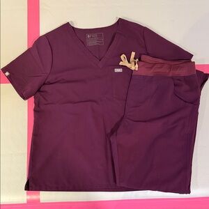 Figs deep purple scrub set